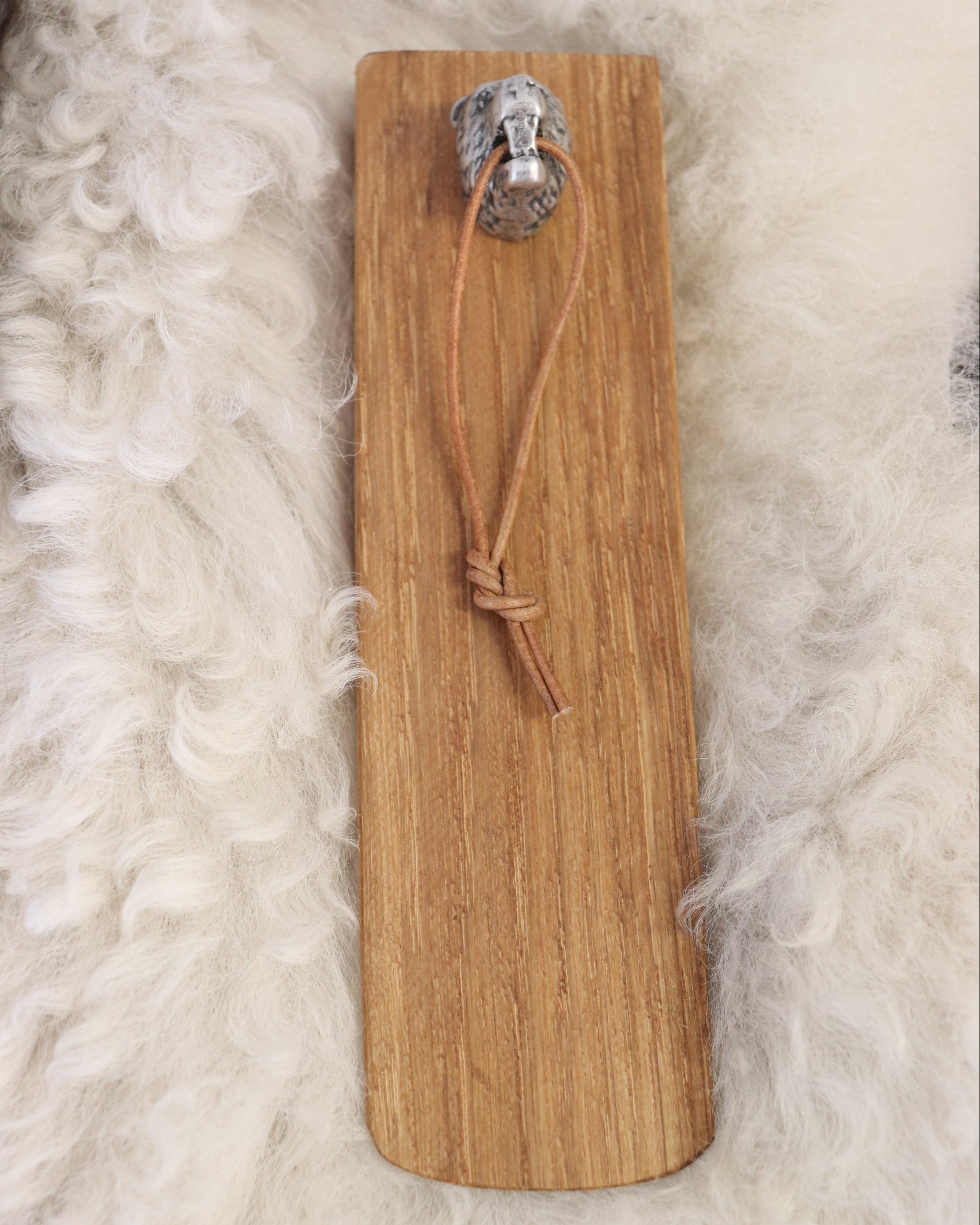 Türkeil aus Holz mit Bärenkopf