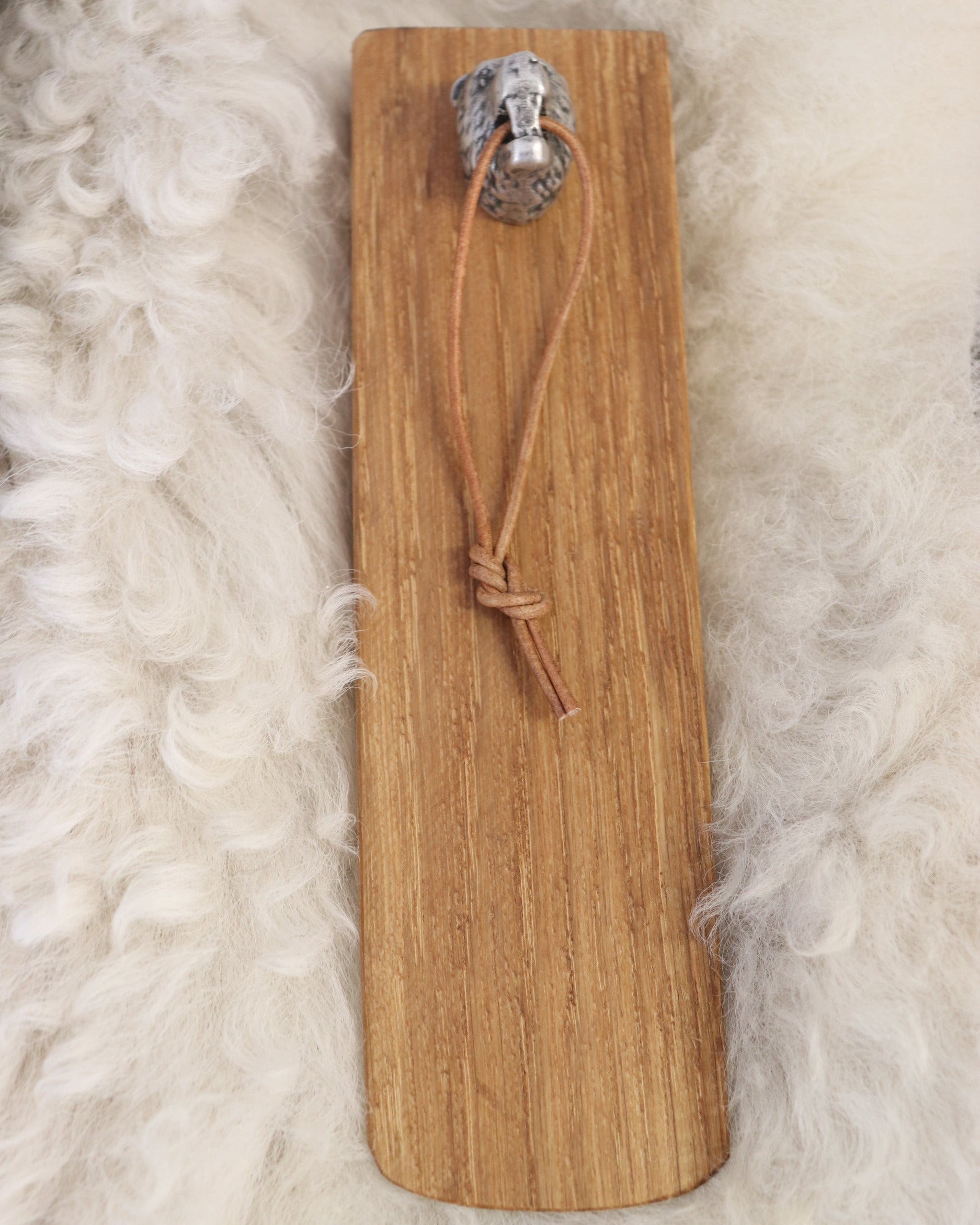 Türkeil aus Holz mit Bärenkopf