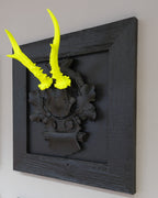 Neon Design Rehbock im Altholzbilderrahmen