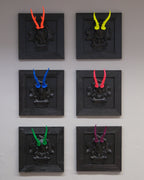 Neon Design Rehbock im Altholzbilderrahmen